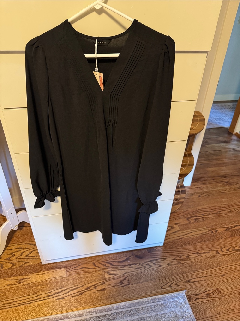 V-Neck Pintuck Tunic with Tie Cuffs - Black